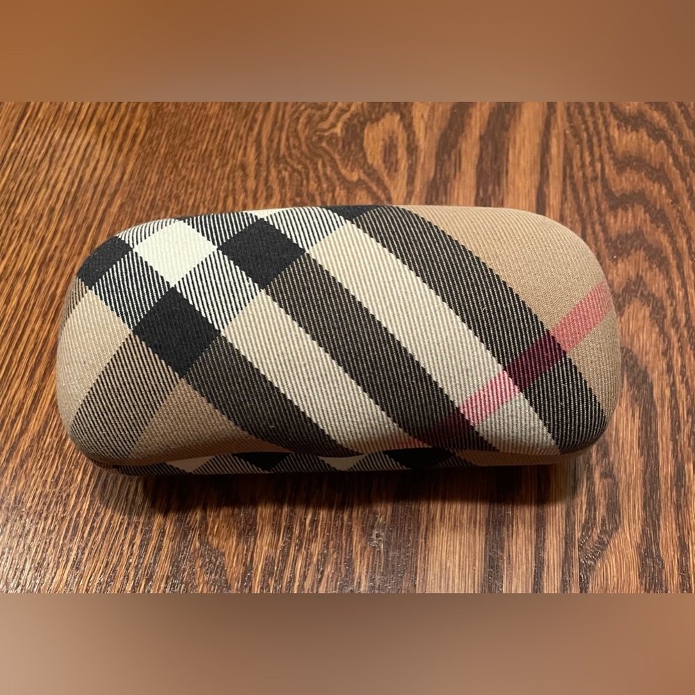 Burberry sunglasses case. Like new.